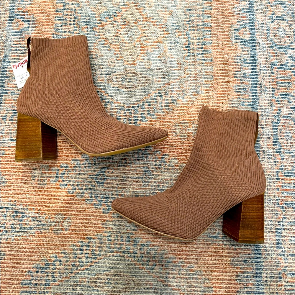 NWT Mauve Heeled Glove Boots